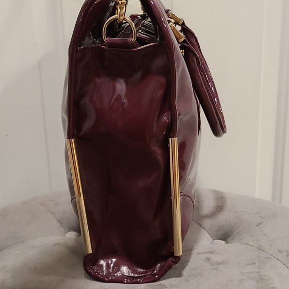 Plum and gold patten leather purse by Ivanka Trump - Picture 3 of 9